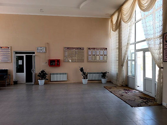Maktab foyesi